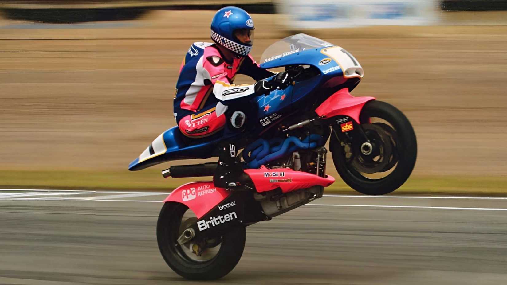 Britten V1000 dando um cavalinho