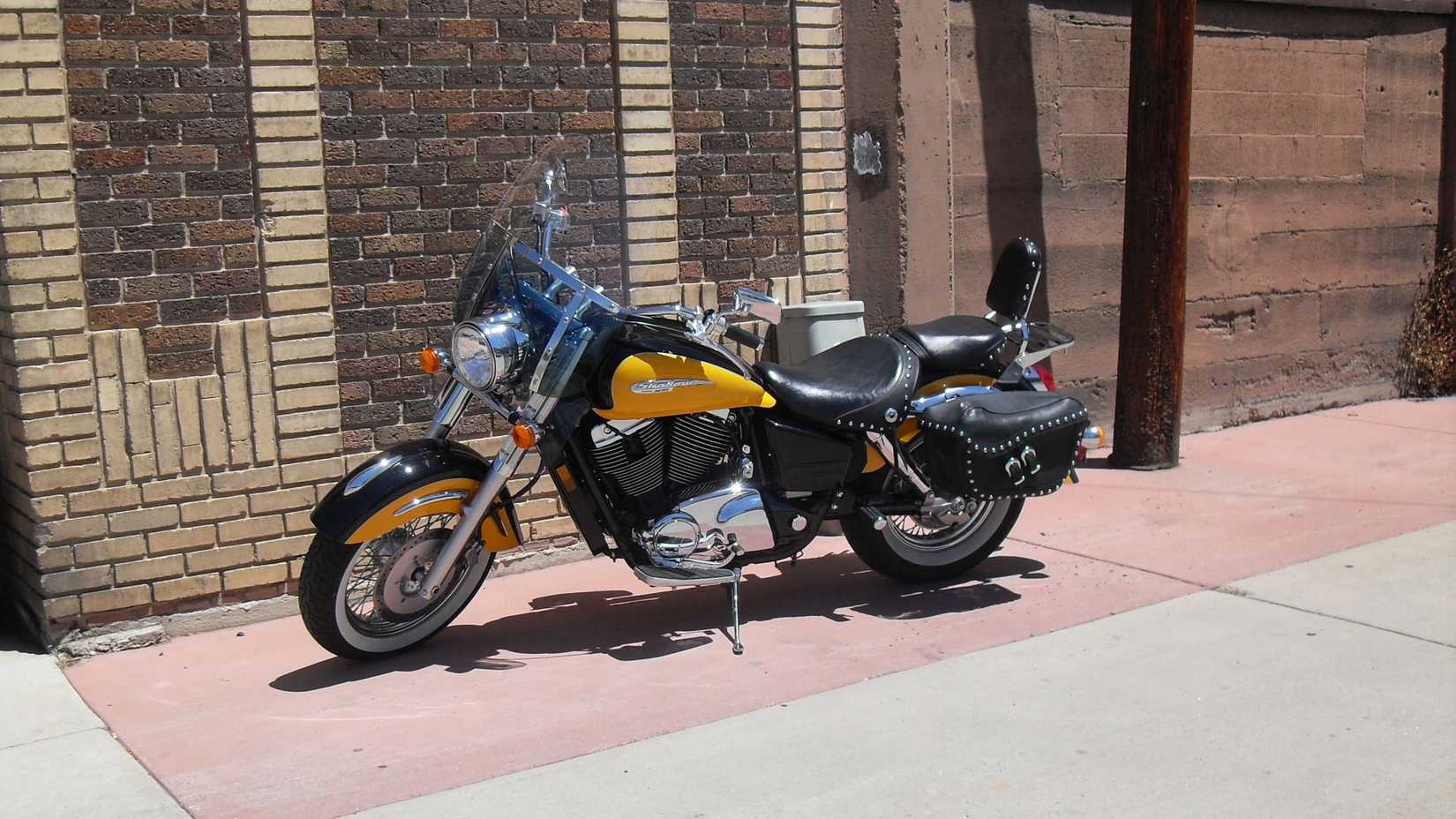 Honda Shadow Aero Yellow