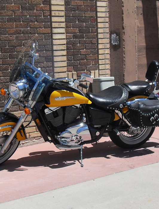 Honda Shadow Aero Yellow