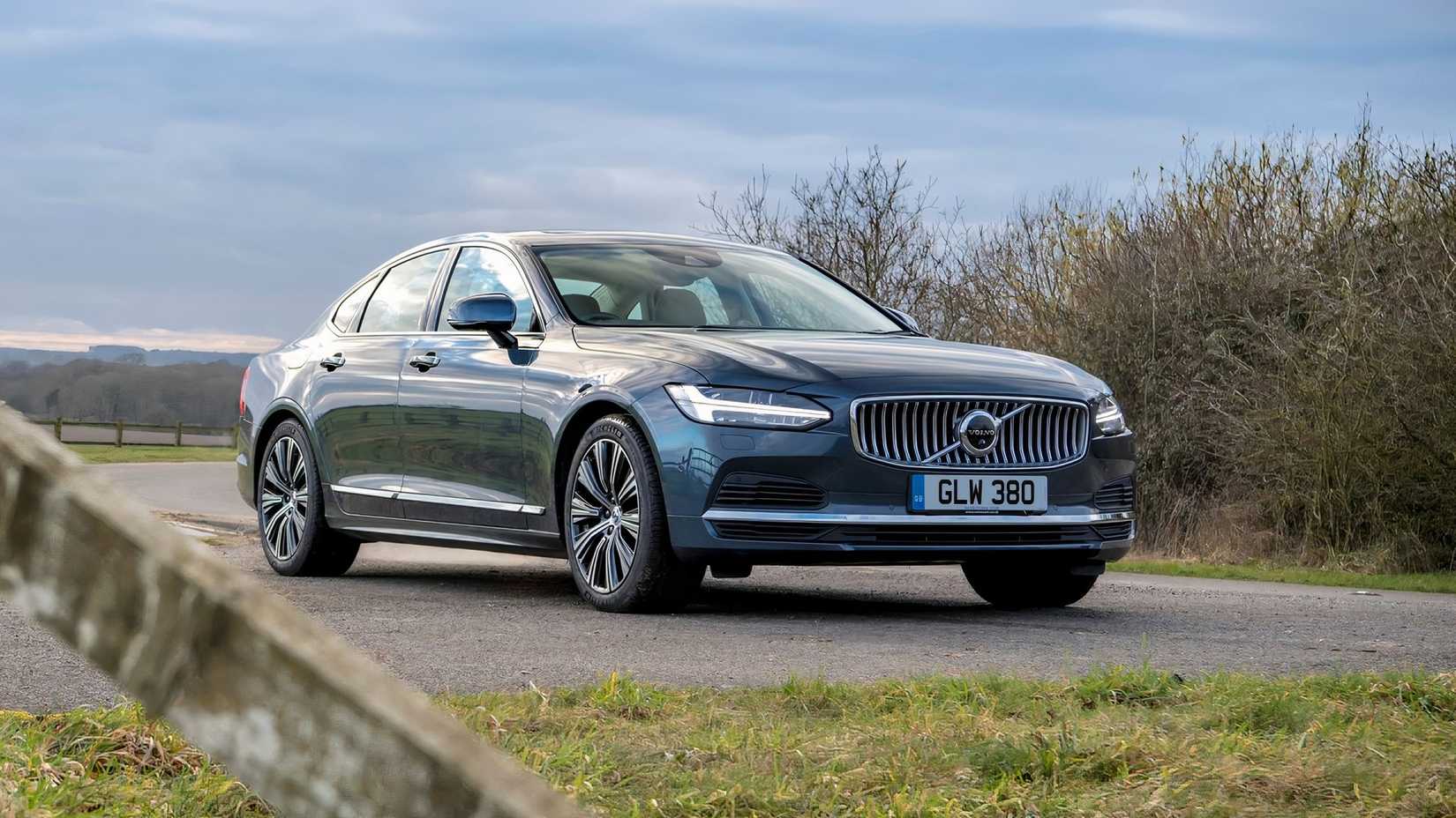 2020 Volvo S90, front 3/4