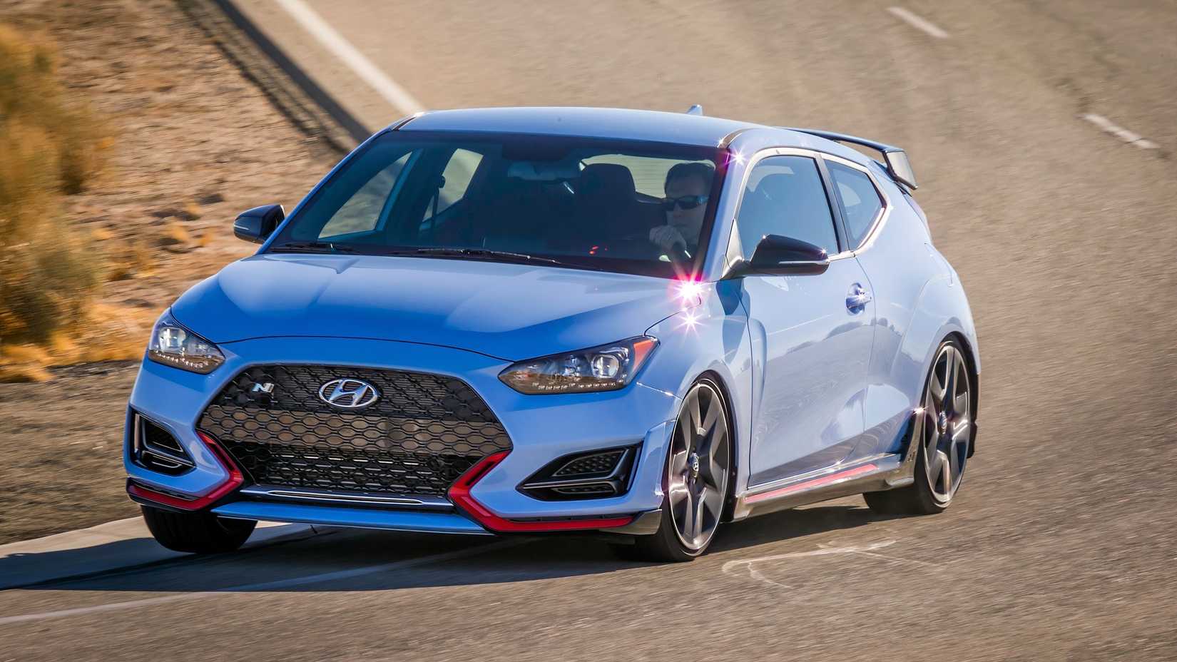 Hyunai Veloster n front angle track