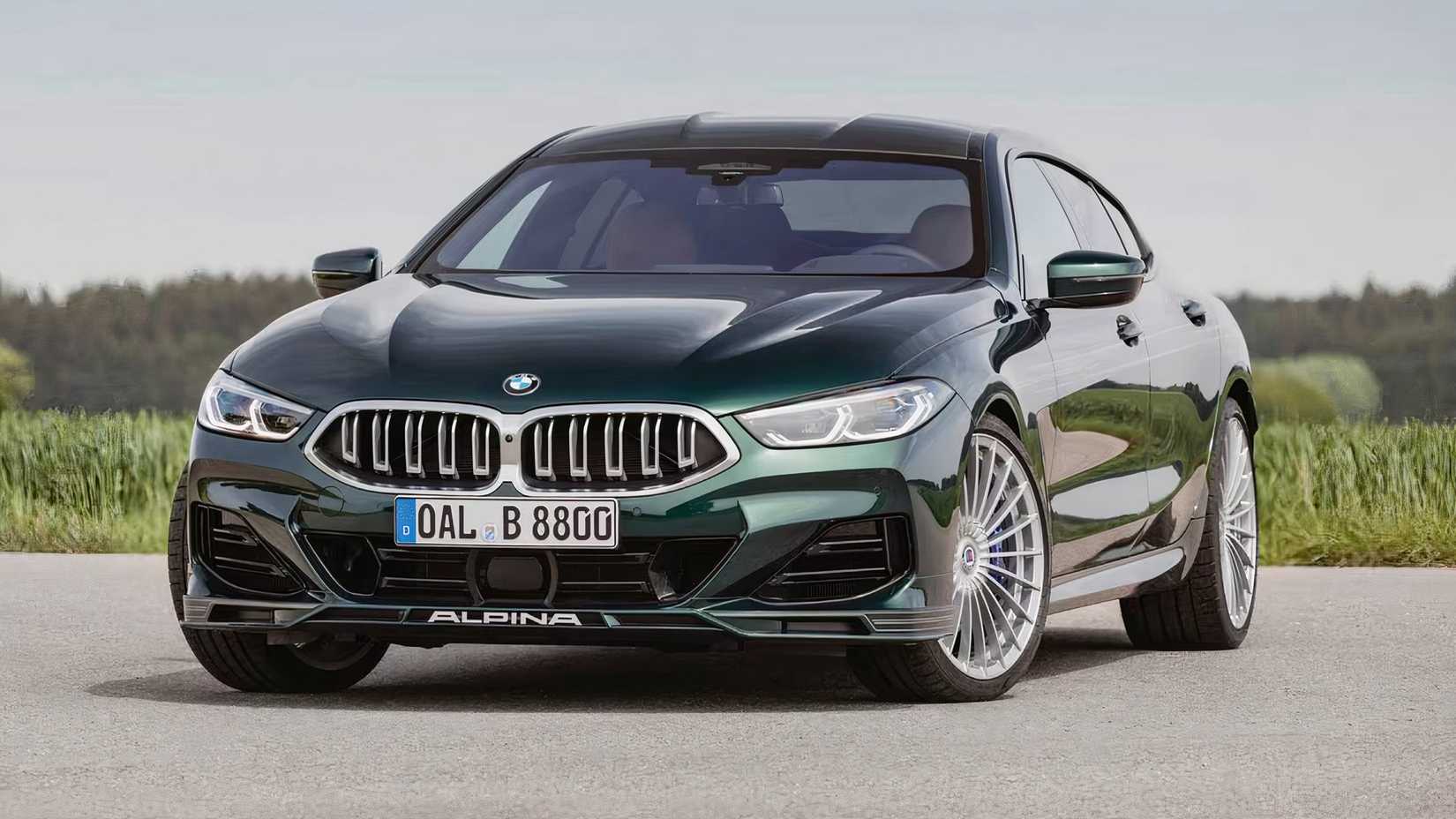 2025 BMW Alpina B8 Gran Coupe em verde estacionado