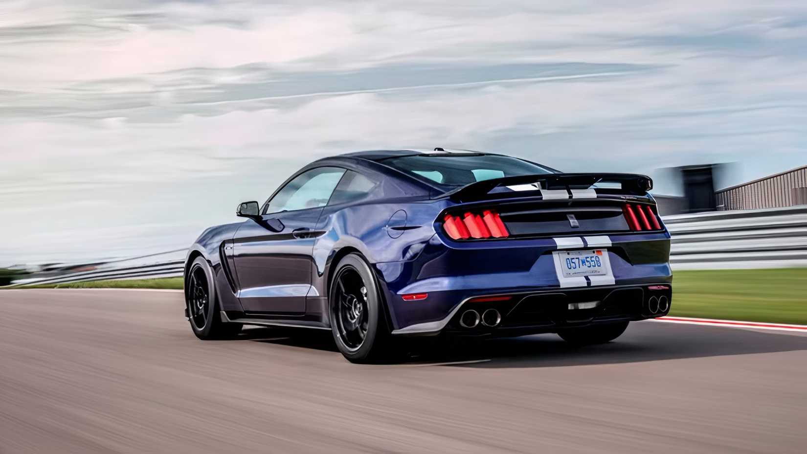 2019 Ford Mustang Shelby GT350 in blue driving on track