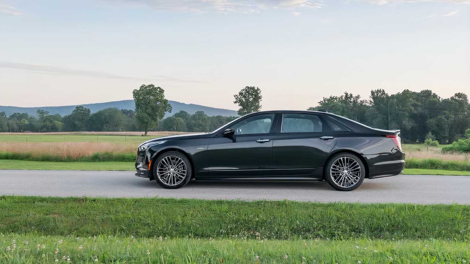 2019 Cadillac CT6-V em preto estacionado na estrada