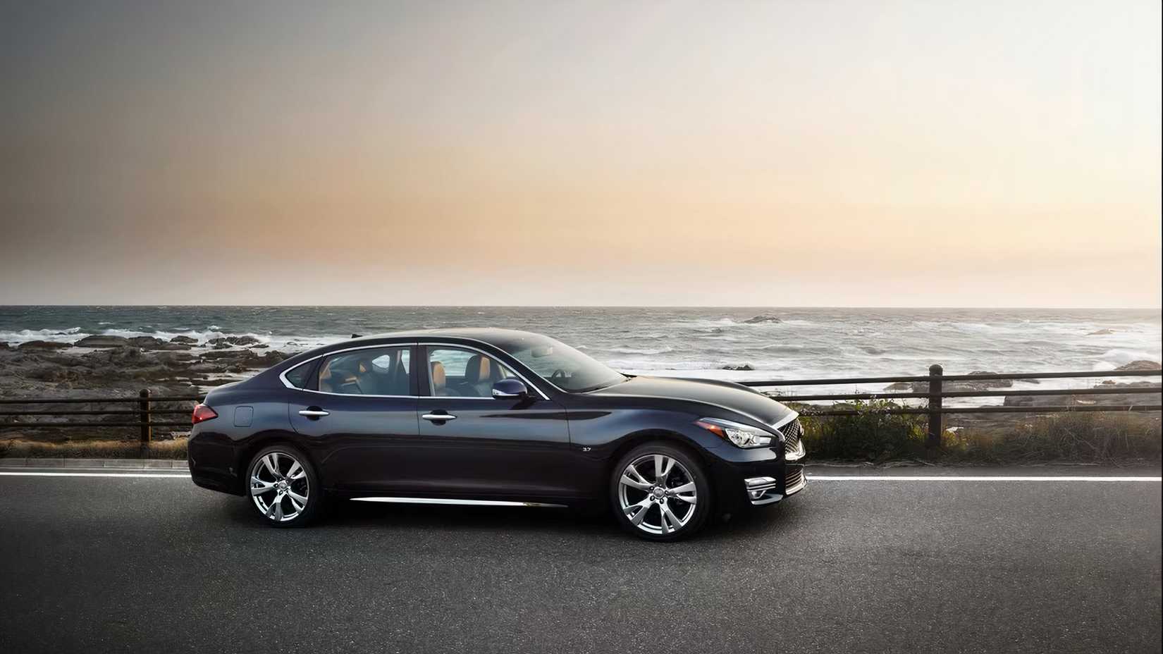 2017 Infiniti Q70L in blue parked on road