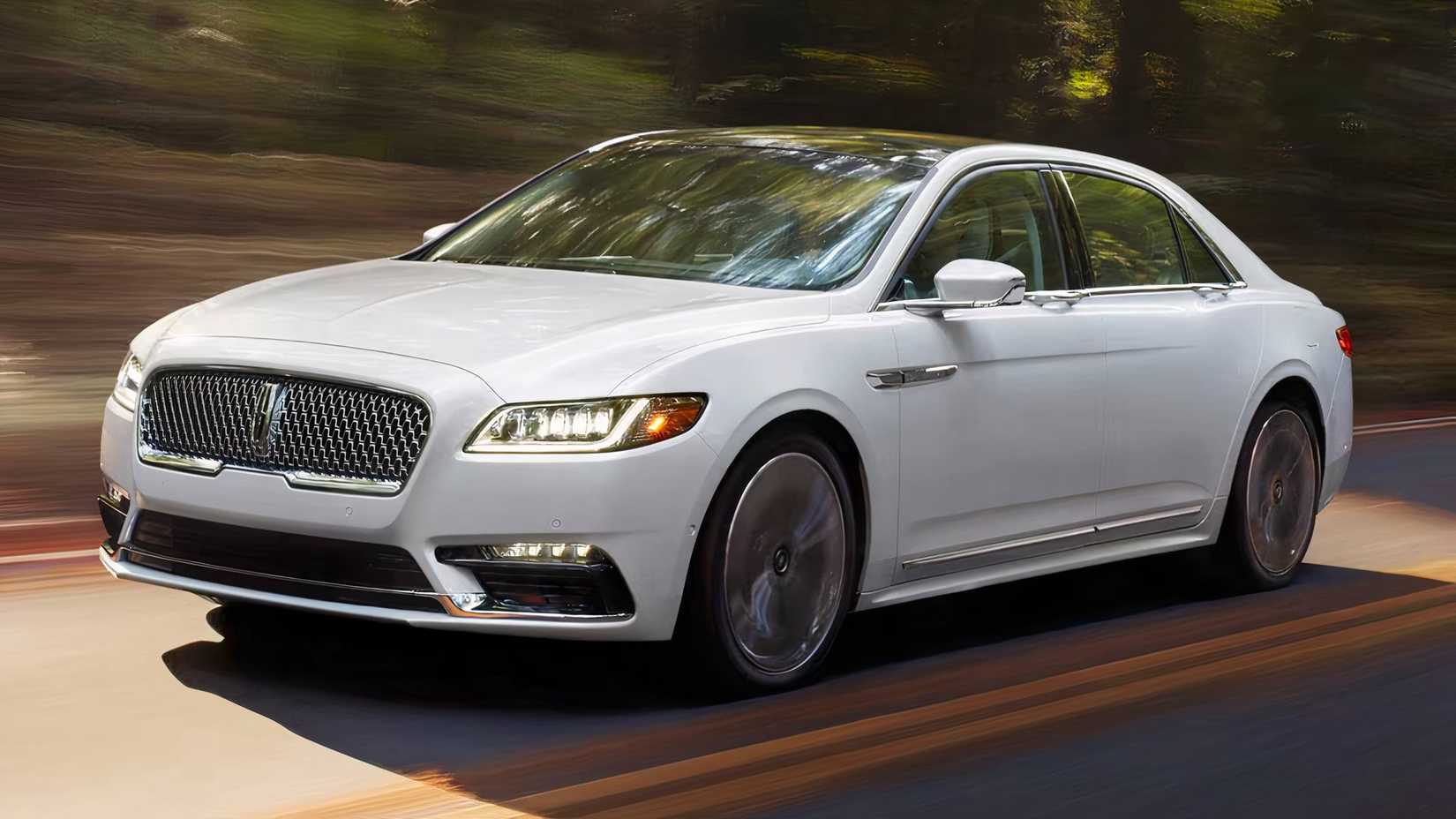 2017 Lincoln Continental Black Label em branco dirigindo na estrada