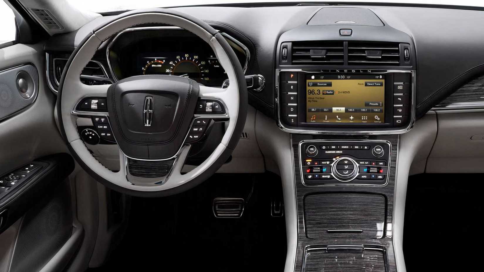 Interior do Lincoln Continental Black Label 2017 mostrando a cabine dianteira