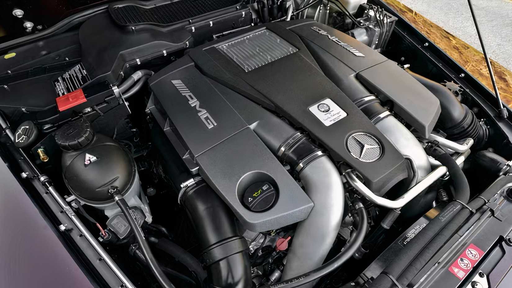 2013 Mercedes-AMG G63 engine bay