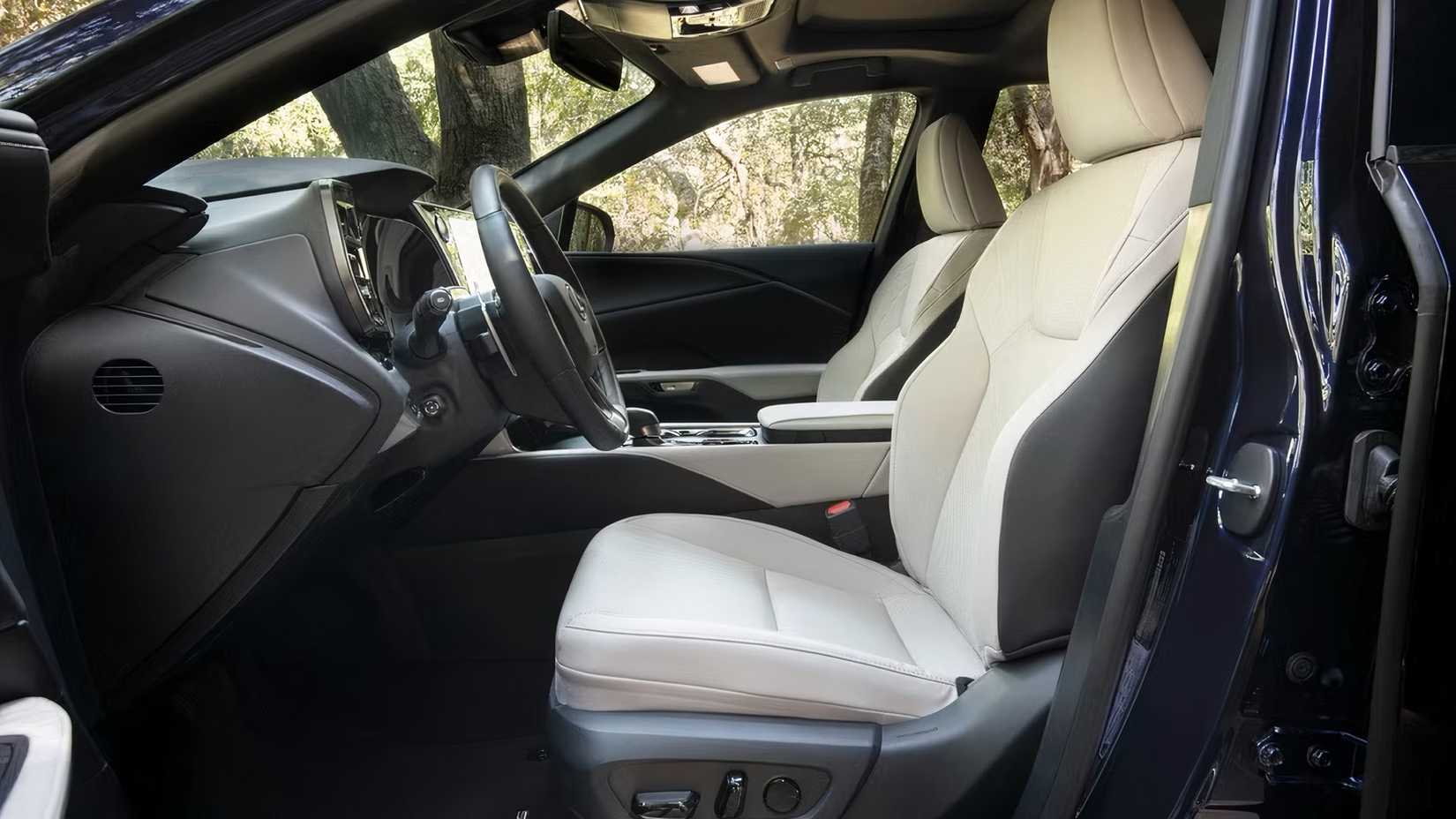 Interior do Lexus RX 2025 mostrando os bancos dianteiros