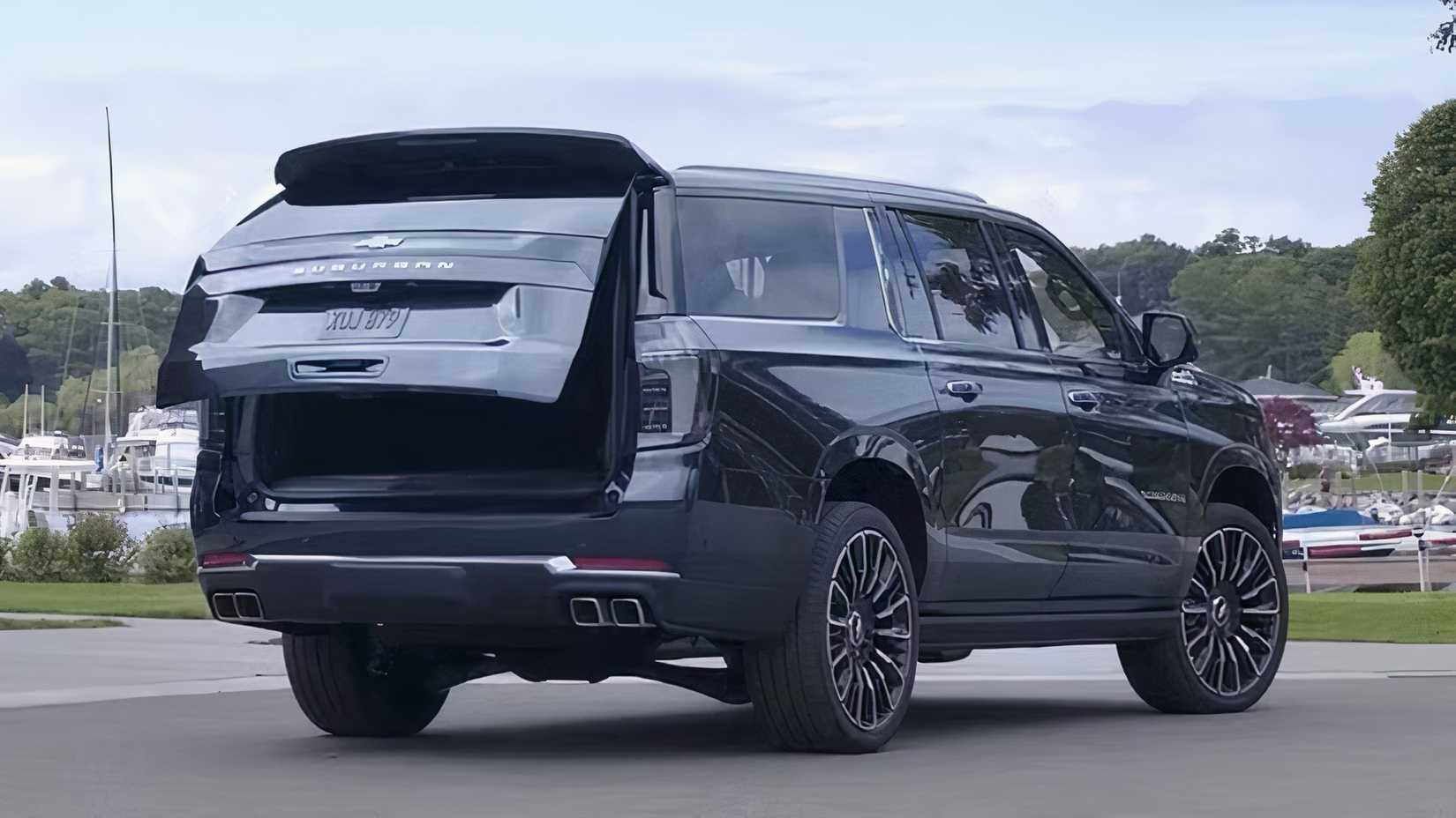 2025 Chevrolet Suburban em preto estacionado no estacionamento