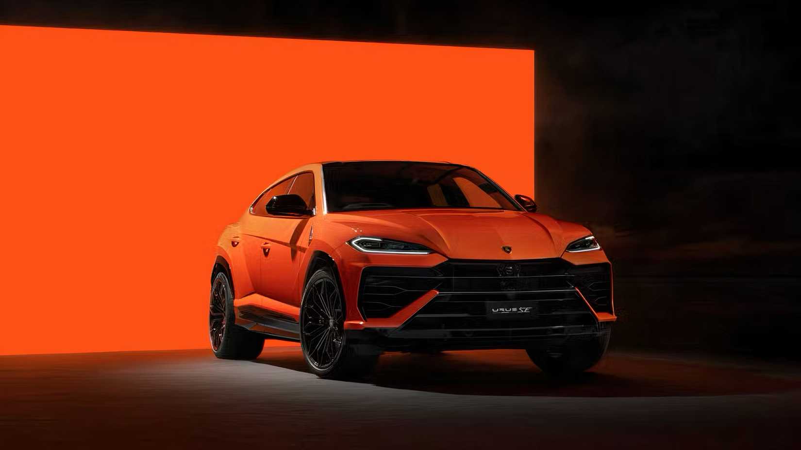 2025 Lamborghini Urus SE in orange parked in studio