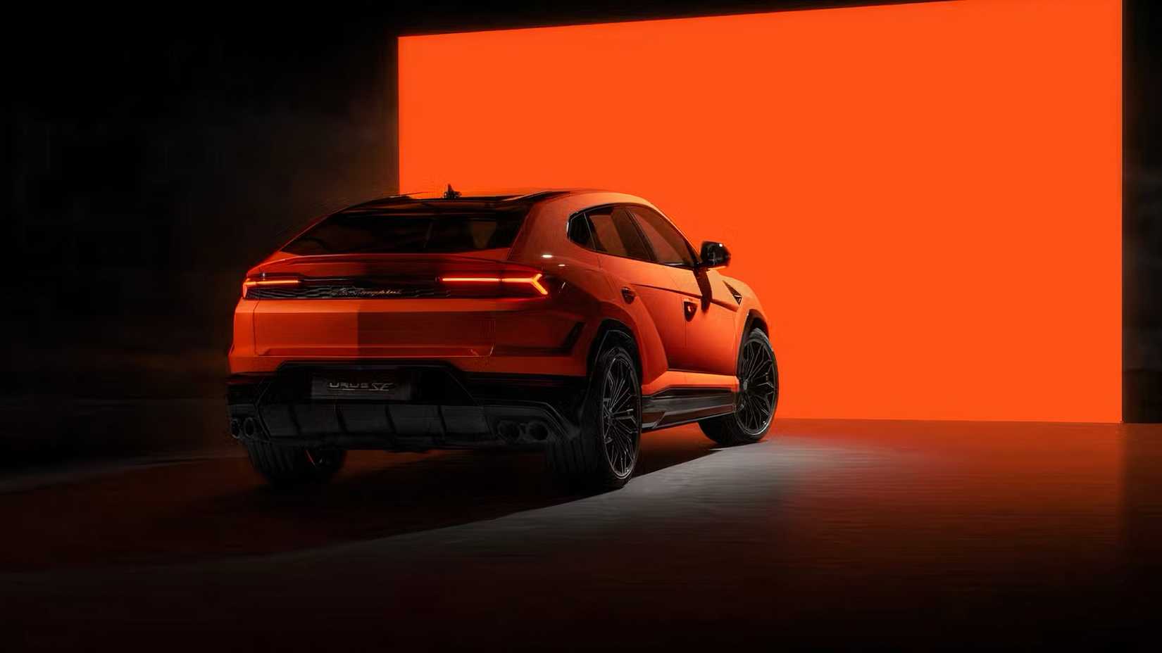 2025 Lamborghini Urus SE in orange parked in studio