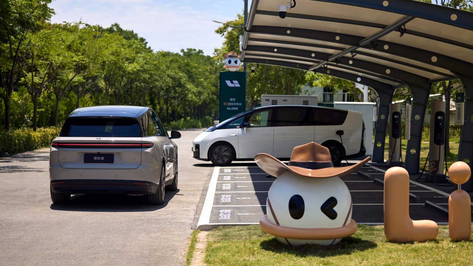 Li i8 Electric SUV Charging Station
