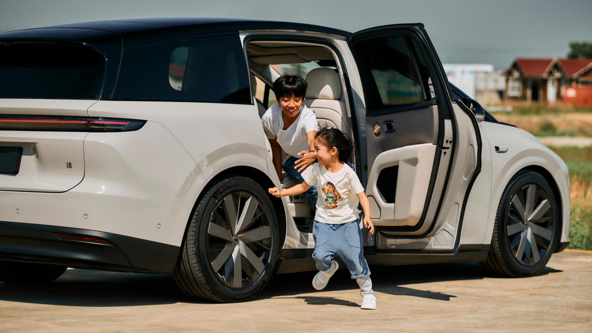Li Auto i8 Is A Super-Sleek Family Hauler With Loads Of Great Features