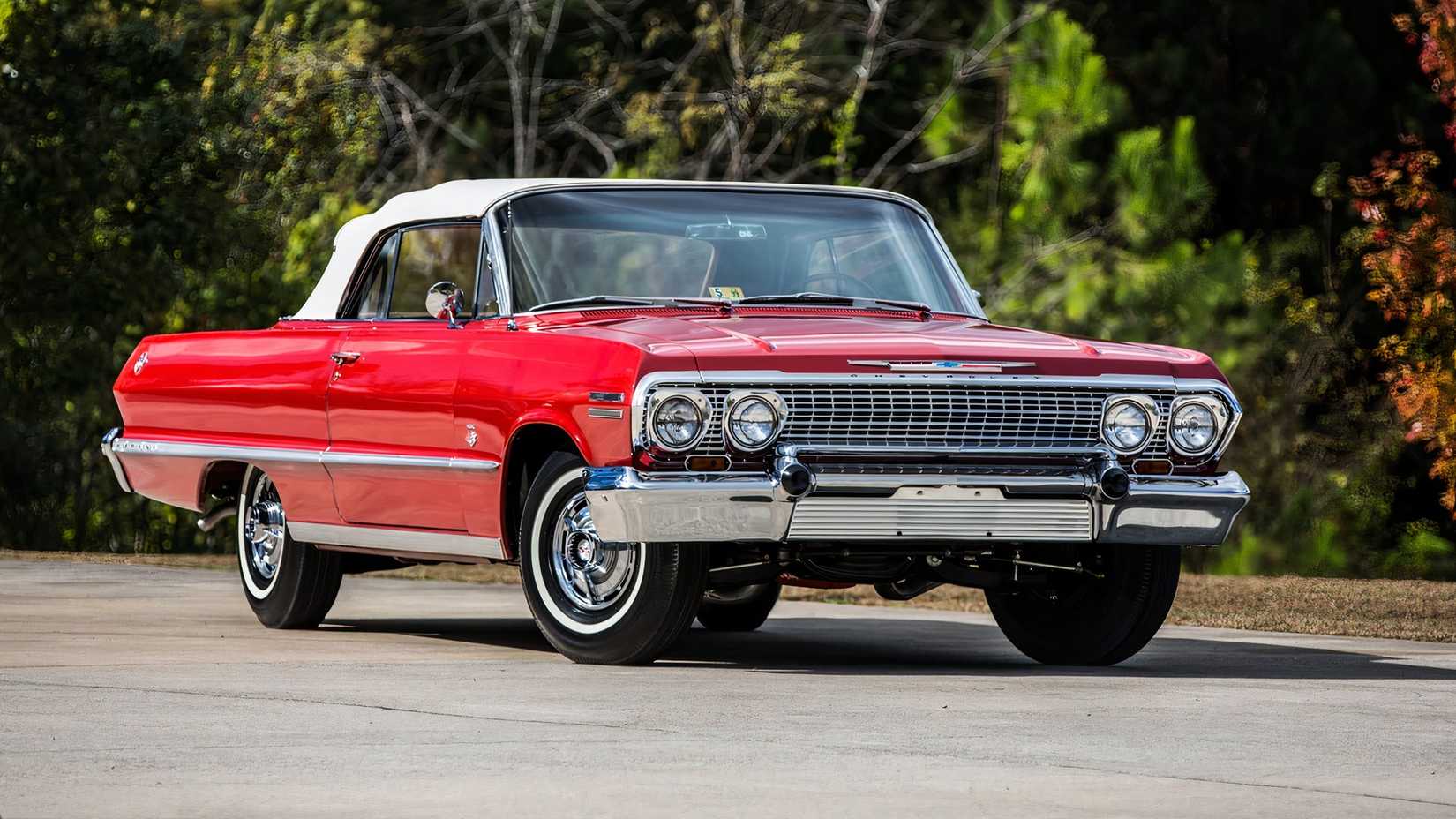 Vista frontal 3/4 do Chevrolet Impala SS conversível 1963