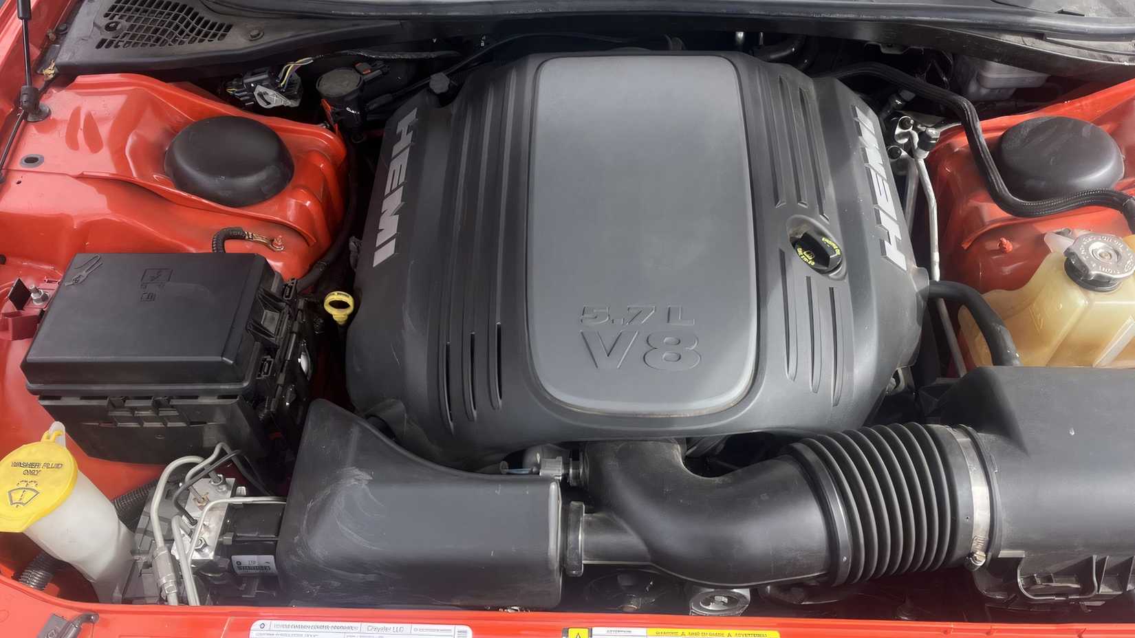 Engine of 2009 Dodge Challenger R/T