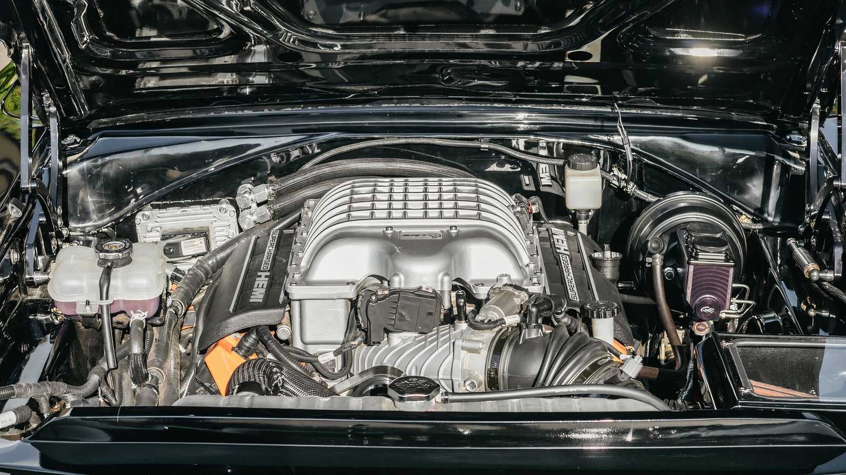 Engine of 1968 Dodge Charger R/T Custom