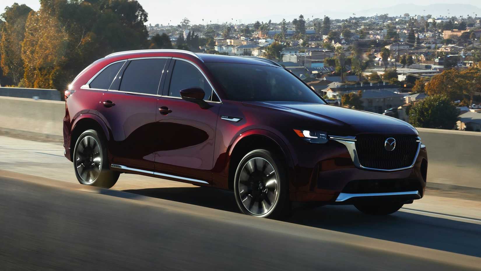 3/4 side view of 2025 Mazda CX-90