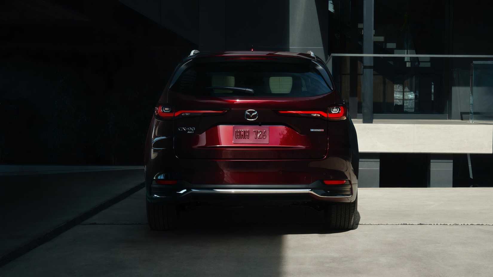 Vista traseira do Mazda CX-90 2025 estacionado