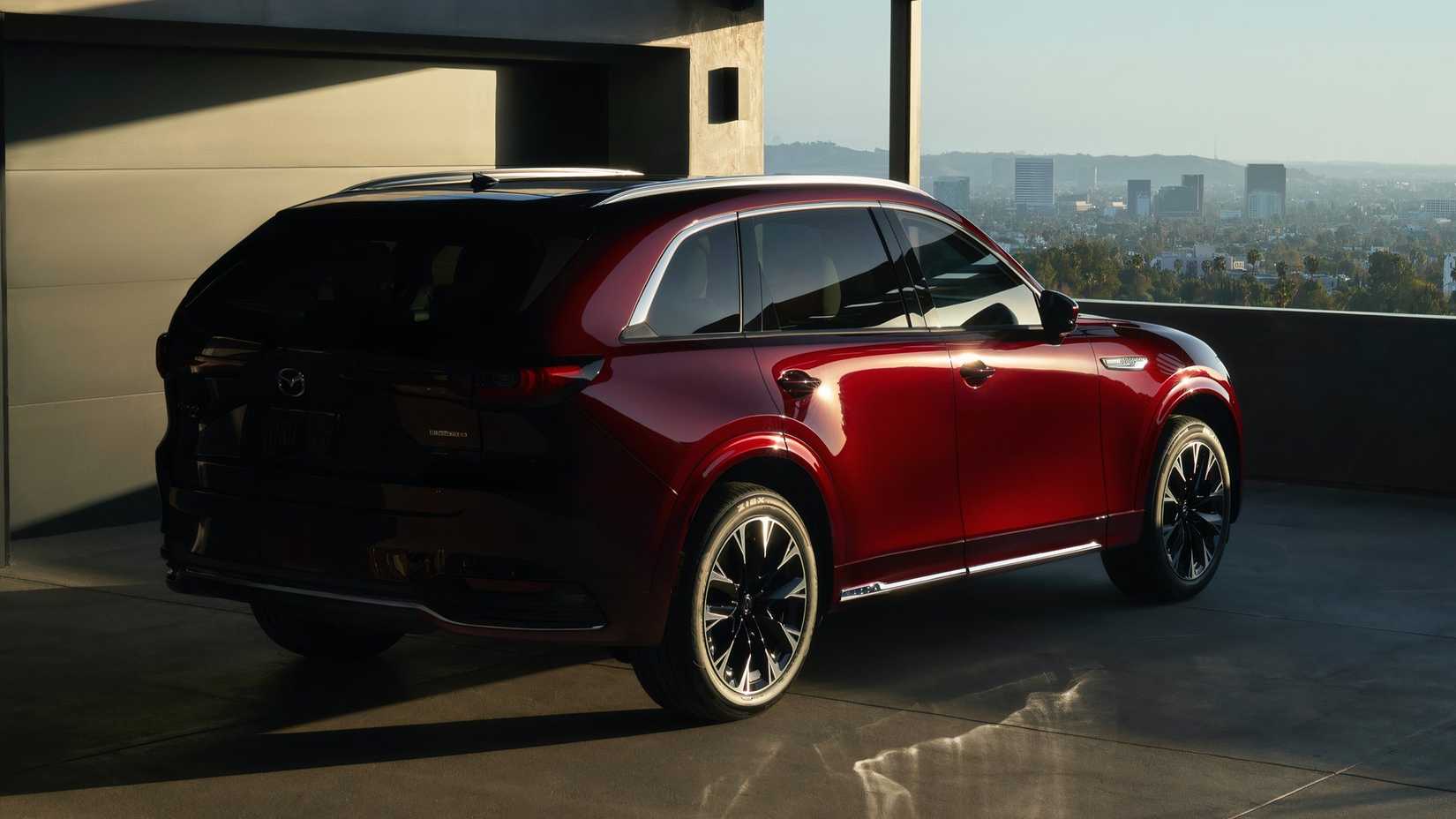 3/4 rear view of 2025 Mazda CX-90