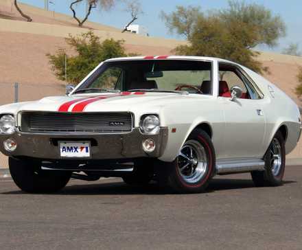 Vista frontal 3/4 do AMC AMX branco 1969
