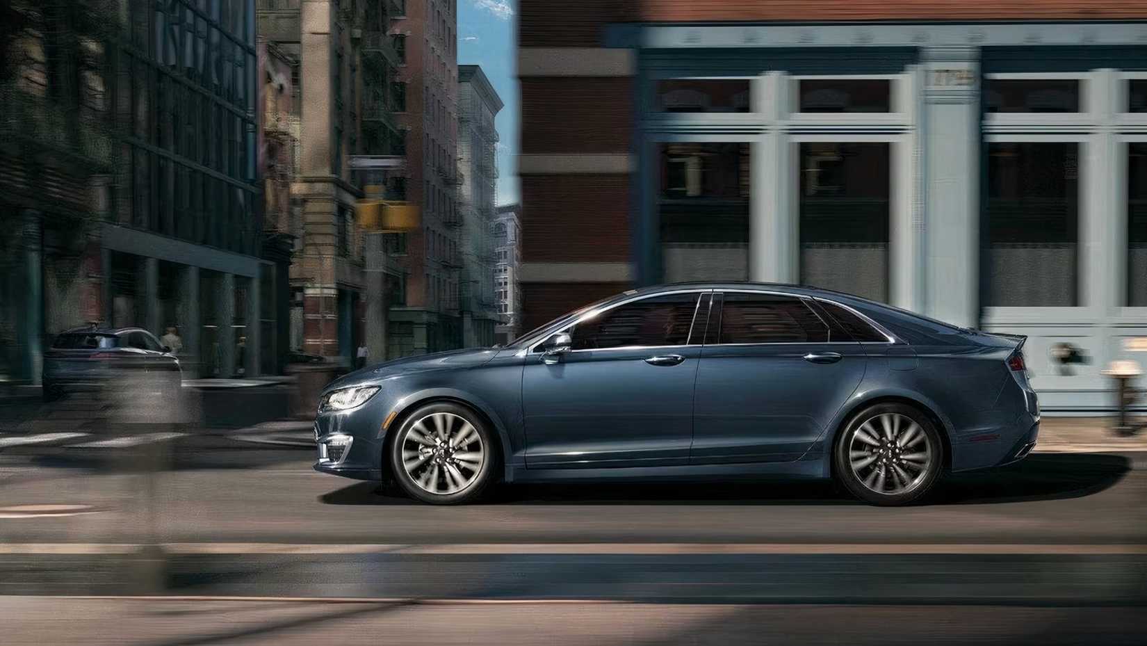 Lincoln MKZ (2020) side