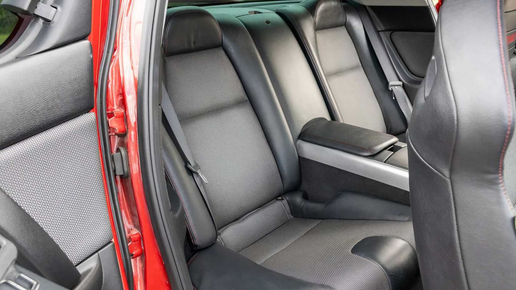 Interior do Mazda RX-8, traseiro
