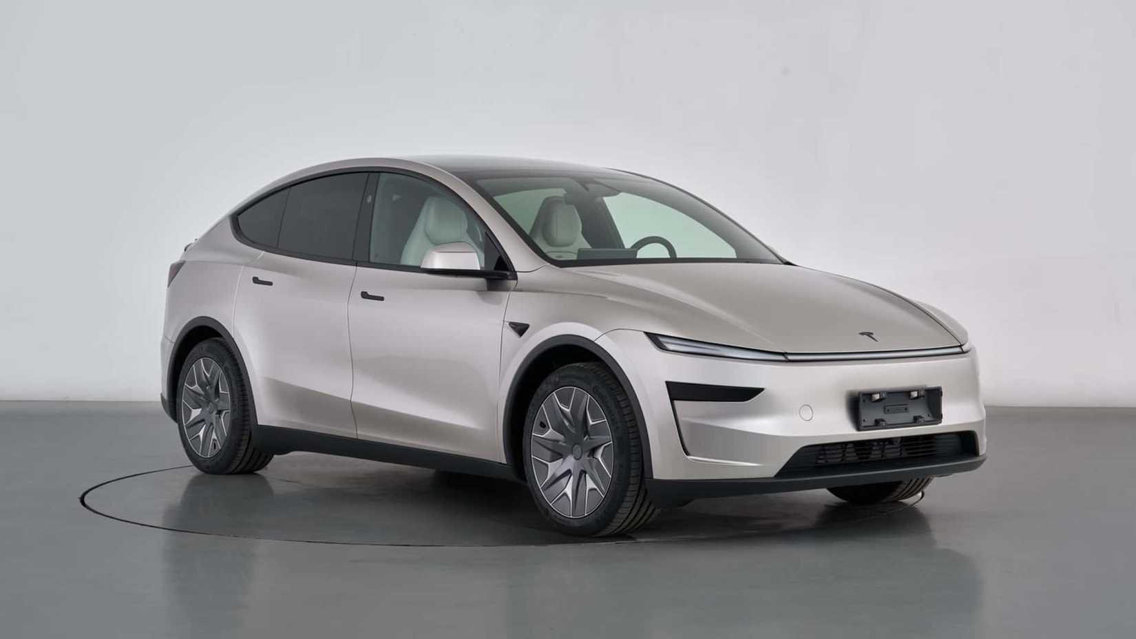Tesla Model Y L Front Three-Quarter
