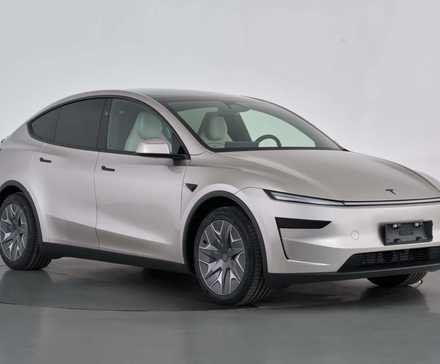 Tesla Model Y L Front Three-Quarter