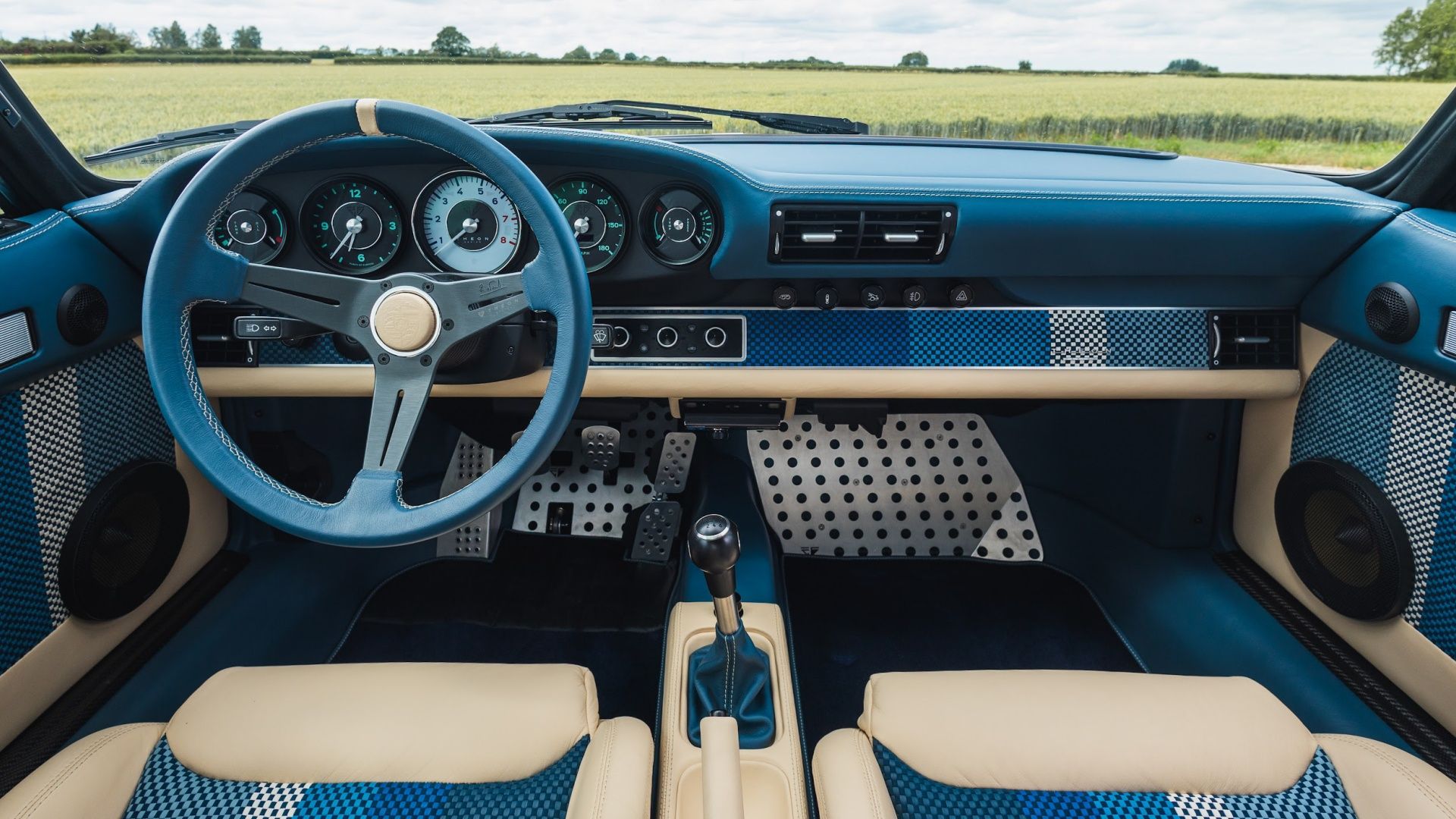 This Custom Air-Cooled Porsche 911 Build Schools The 911 GT3 RS In One ...