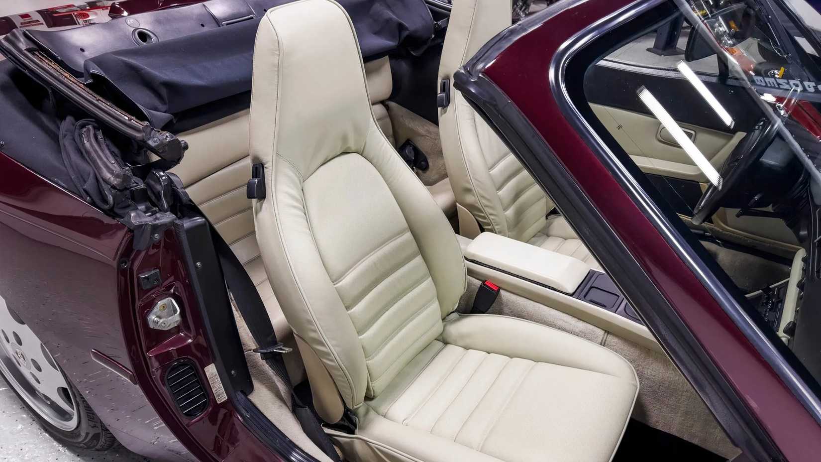 Porsche 944 S2 Cabriolet, bancos dianteiros