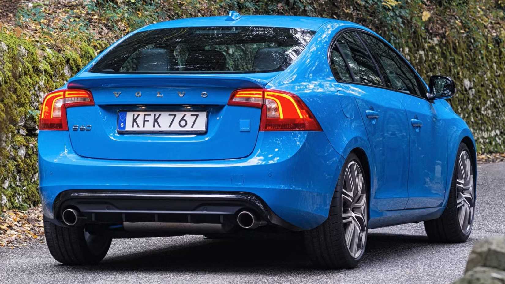 Blue 2016 Volvo S60 Polestar (1)