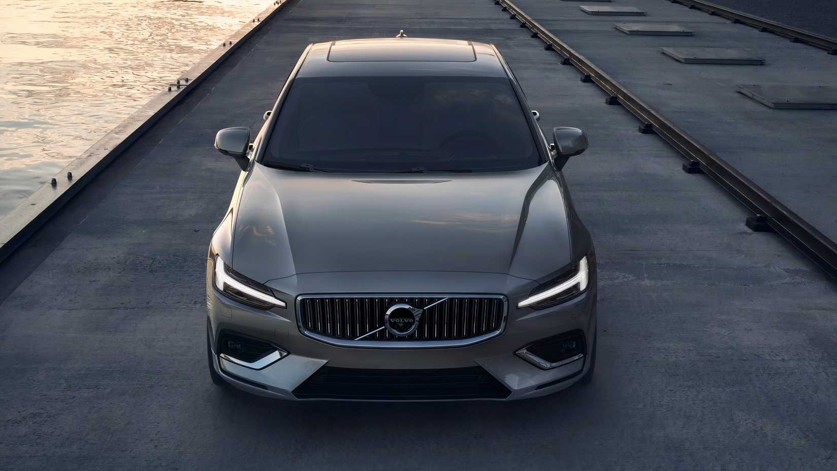 2025 Volvo S60 front fascia