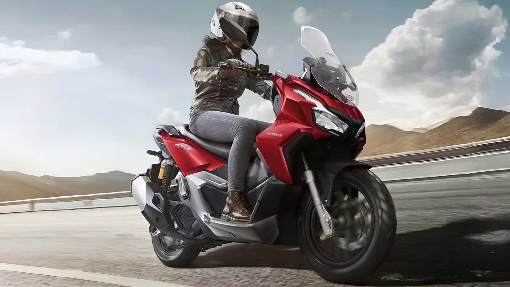 Honda ADV160 accelerating front third quarter view