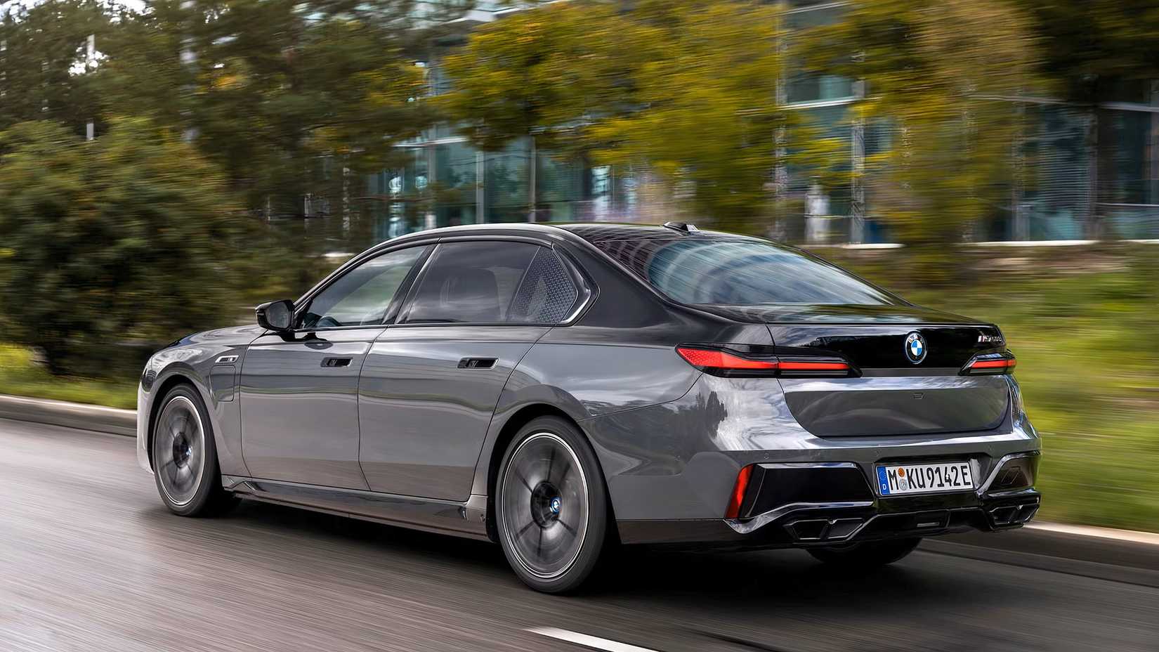 2025 BMW 7 Series rear
