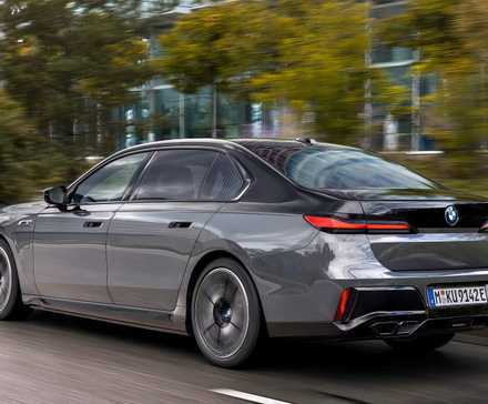 2025 BMW Série 7 traseira