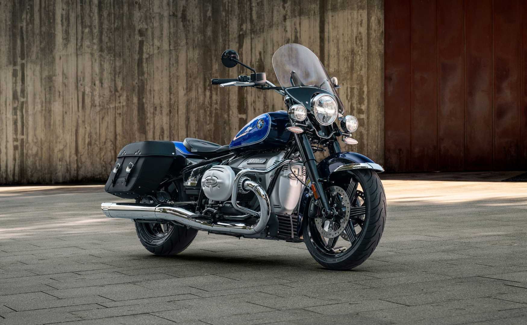 BMW R 18 Classic Front third quarter view parked