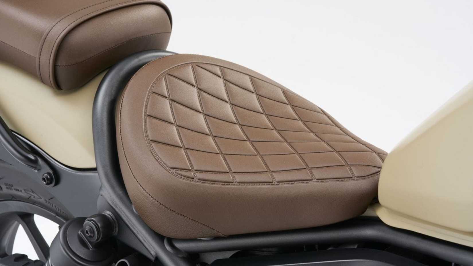 2025 Honda Rebel 500 seat