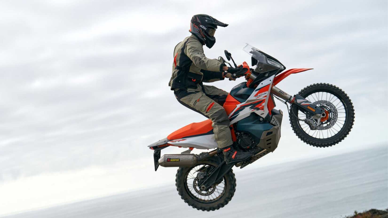 2025 KTM 890 Aventura R (2)