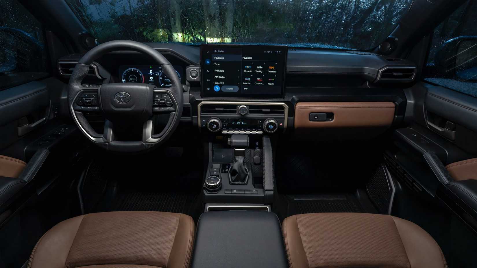 Foto do interior frontal do Toyota 4Runner 2025 mostrando o painel
