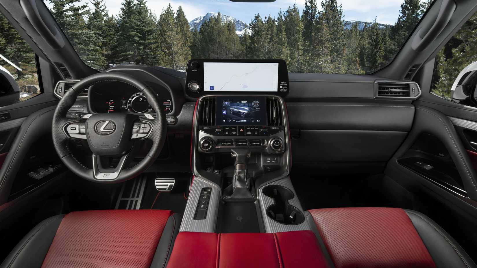 Interior do Lexus LX 600 F SPORT 2025 mostrando cabine frontal e tecnologia