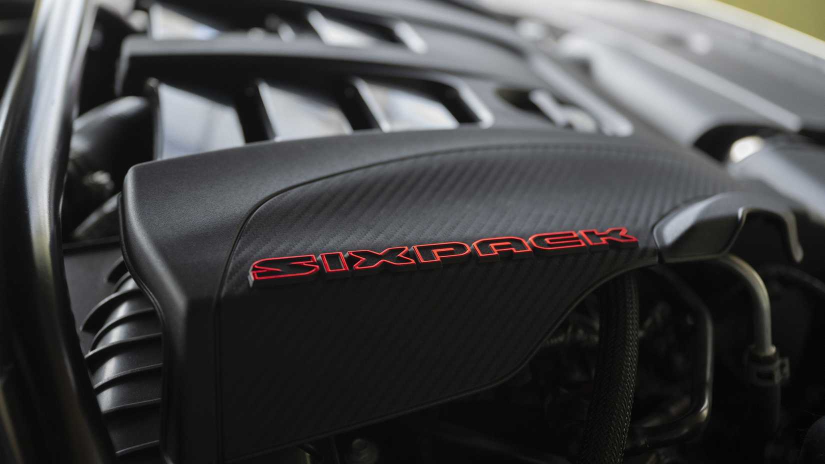 Close do motor Dodge Charger Scat Pack 2026