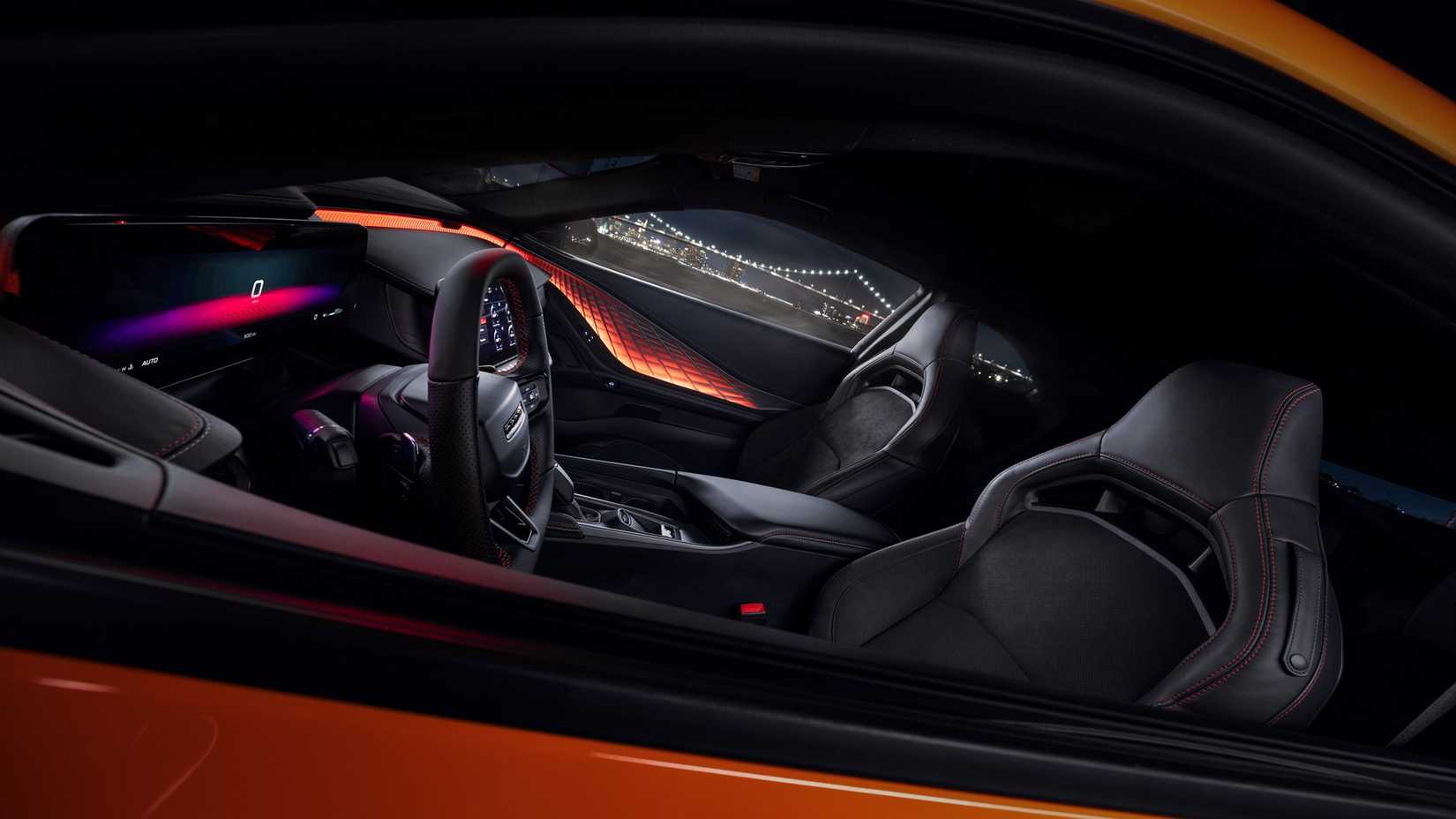 Foto do interior do Dodge Charger Scat Pack 2026 mostrando o lado do motorista