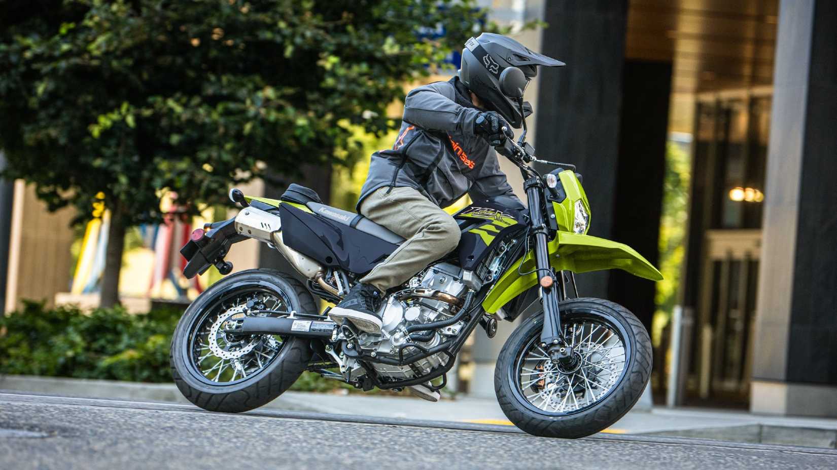2026 Kawasaki KLX 300SM Ação
