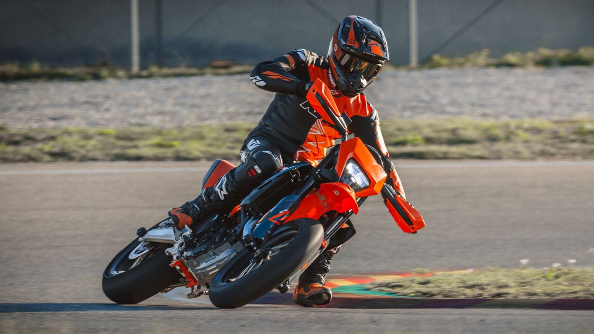 2026 KTM 690 SMC R Cornering
