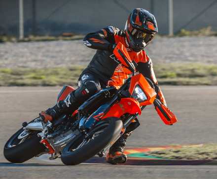 2026 KTM 690 SMC R curvas