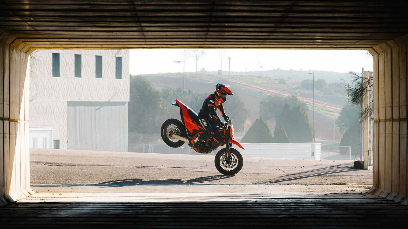 2026 KTM 690 SMC R Stoppie