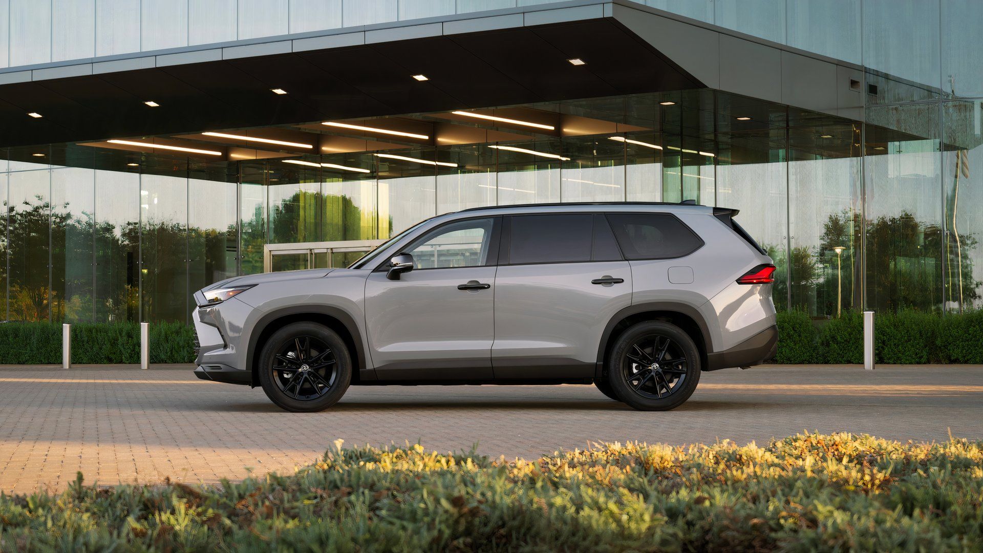 2026 Toyota Grand Highlander side