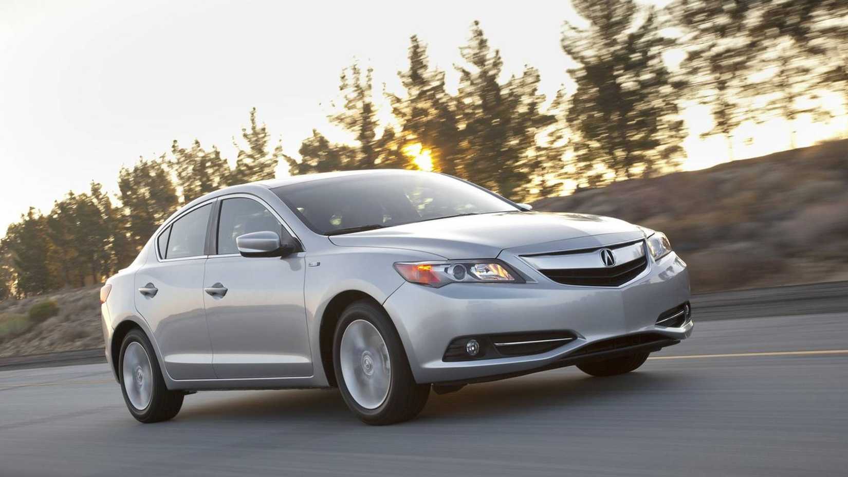 Dynamic shot of the 2013 Acura ILX Hybrid