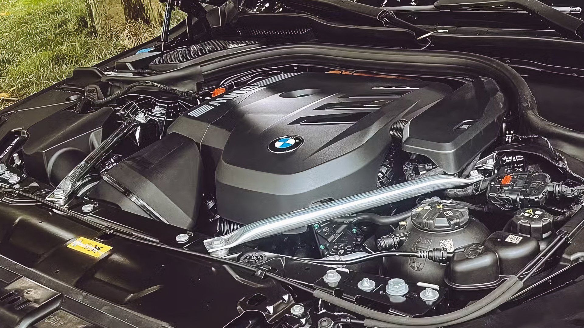 2025 BMW 5 Series Engine